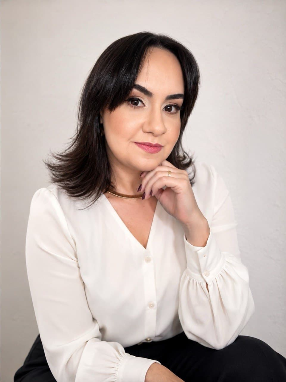 Ana Carolina Alves, psicóloga, em retrato de estúdio.